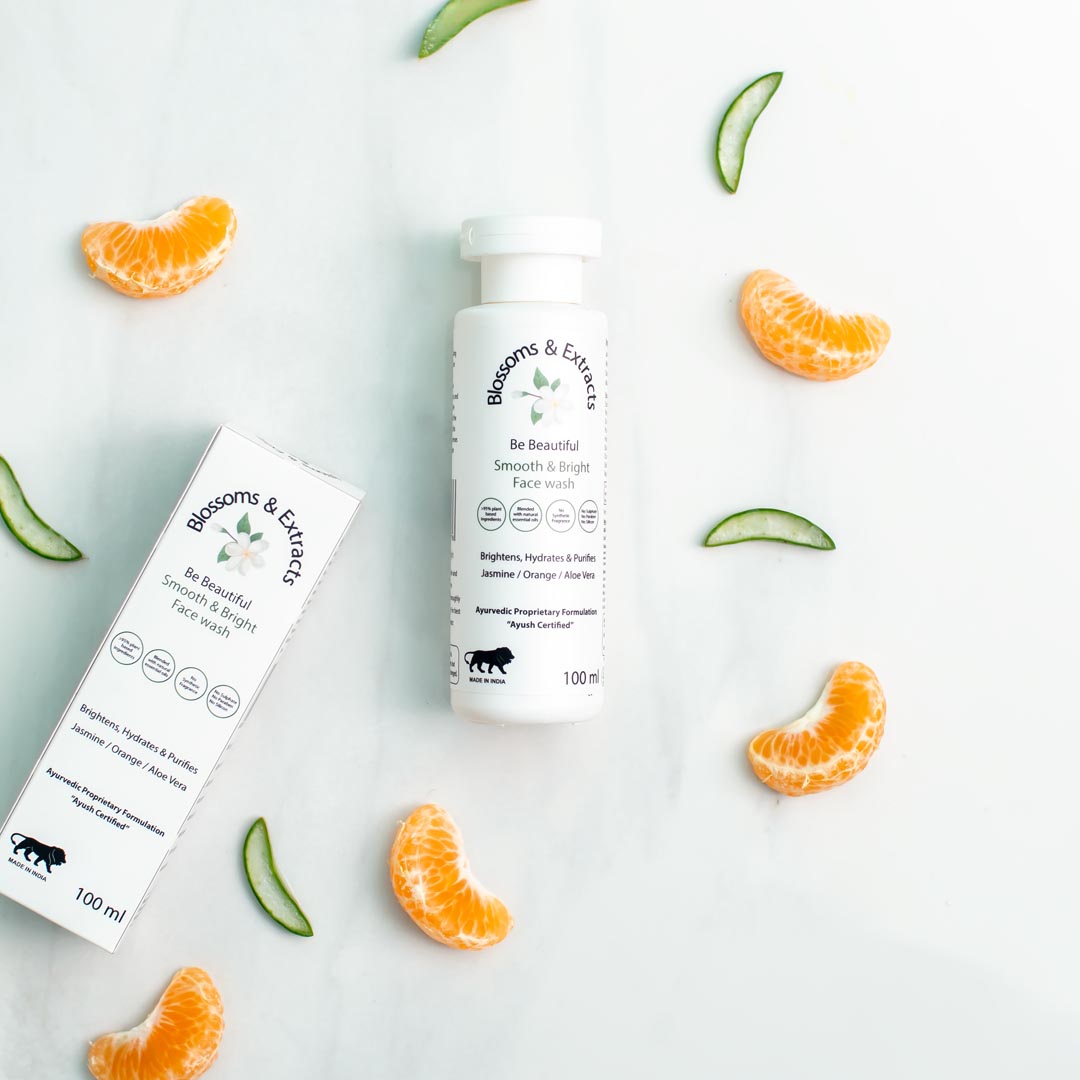 Blossoms & Extracts SMOOTH & BRIGHT FACE WASH Glow Like Never Before, Jasmine Extract, Orange Peel Extract, Aloe Vera Extract, Papaya Extract