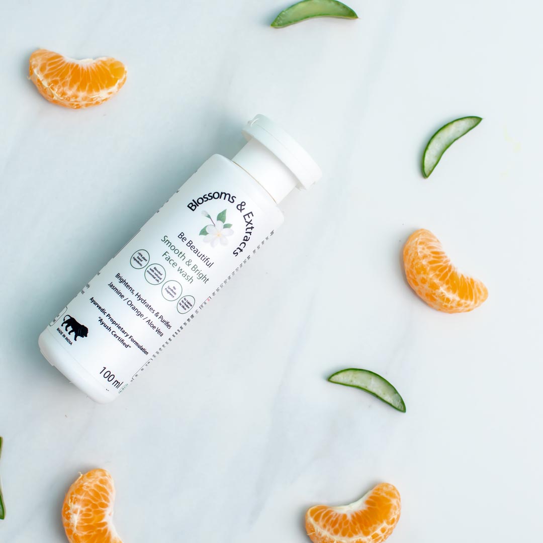 Blossoms & Extracts SMOOTH & BRIGHT FACE WASH Glow Like Never Before, Jasmine Extract, Orange Peel Extract, Aloe Vera Extract, Papaya Extract